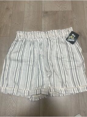 3/$20-art class White & Black Striped Elastic-Waist Shorts Xxl 18